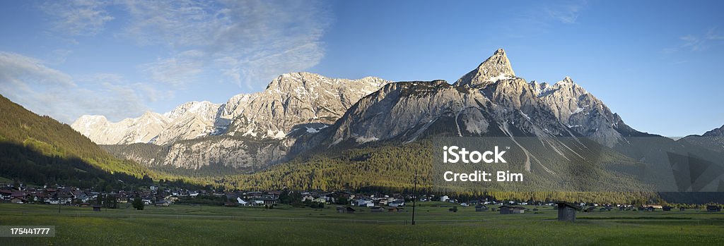 Panorama de Montanhas Mieminger, Alpes Orientais, Tirol, Áustria - Royalty-free Horizontal Foto de stock