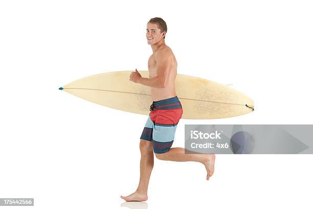 남자 인물 사진 전송 서핑보드를 남자에 대한 스톡 사진 및 기타 이미지 - 남자, 반바지, 서핑-수상 스포츠