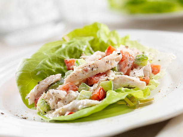 insalata di pollo con lattuga wrap - sandwich salad chicken chicken salad foto e immagini stock