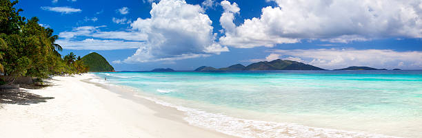 panoramablick von long bay, tortola, britische jungferninseln - tortola stock-fotos und bilder