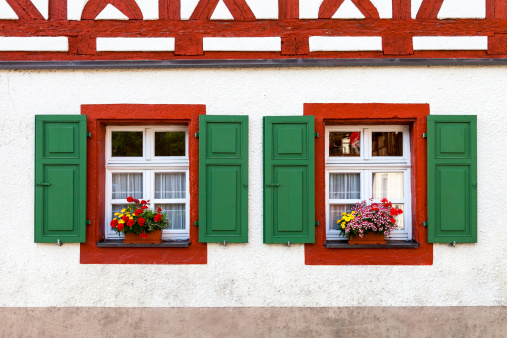 Facade and windows of a half-timbered house.