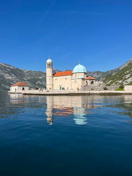 kościół matki bożej na skale (czarnogórski: gospa od škrpjela), perast, czarnogóra - gospa od škrpjela zdjęcia i obrazy z banku zdjęć