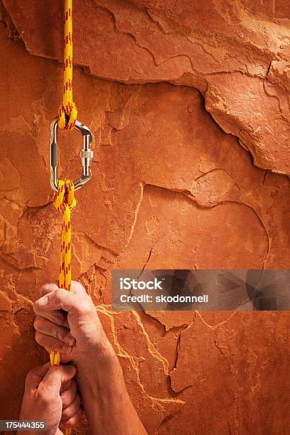 Escalada Até A Red Rock - Fotografias de stock e mais imagens de Corda - Corda, Escalar Rochas, Agarrar