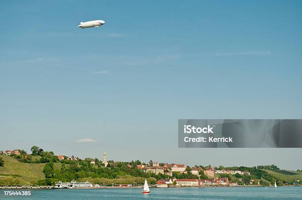 Zeppelin Fliegt Über Meersburg Am Lake Constancedeutschland Stockfoto und mehr Bilder von Bodensee