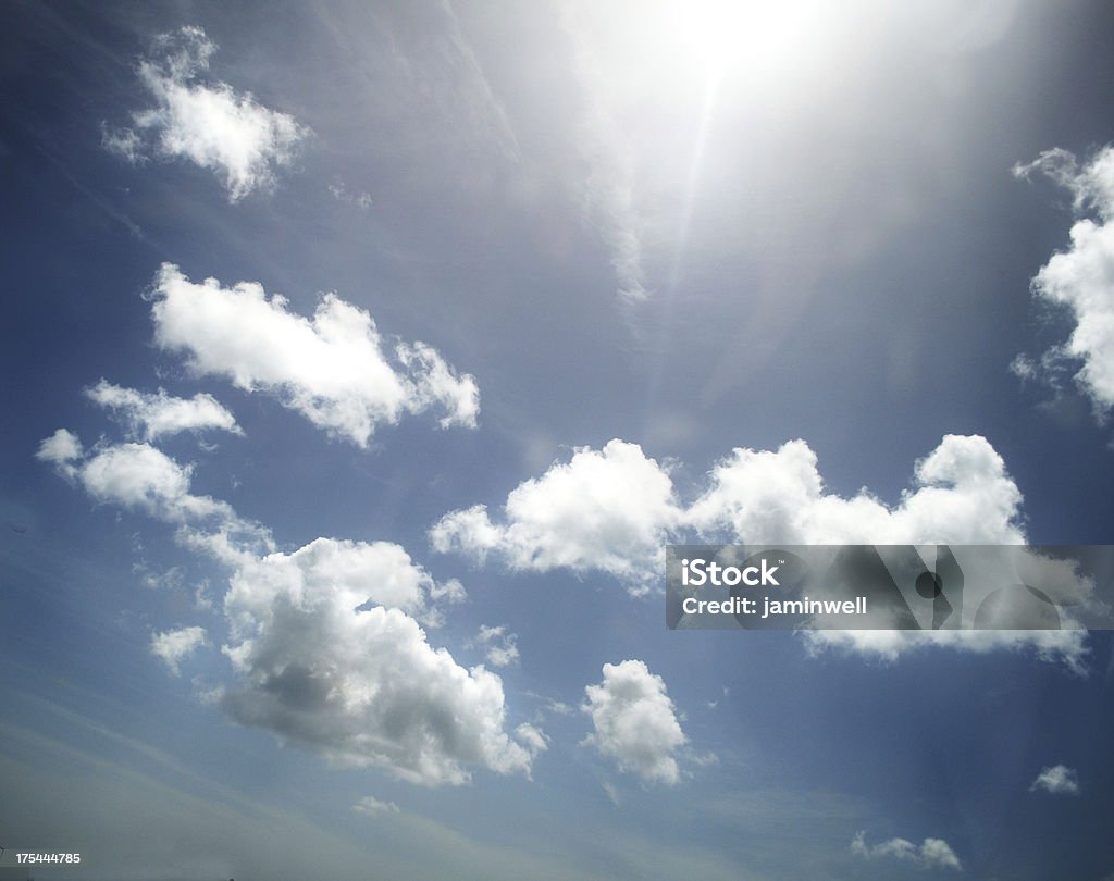 Dramáticas nuvens e céu - Foto de stock de Abstrato royalty-free