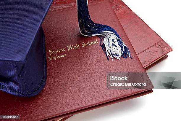 Foto de De Graduação Do Ensino Médio e mais fotos de stock de Anuário - Anuário, Colégio - Educação, Formatura