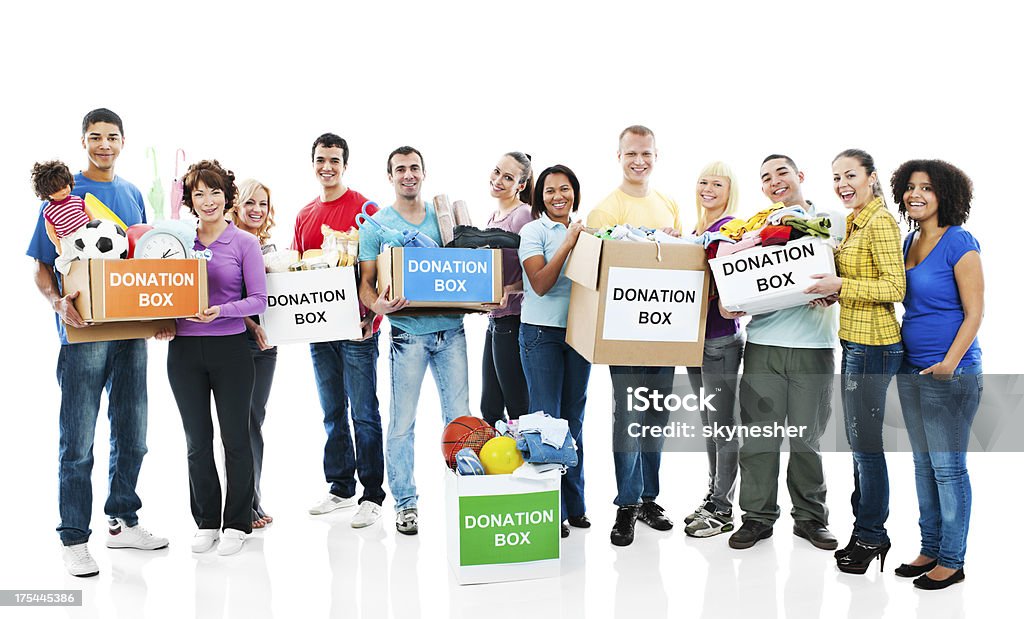 Grupo de voluntários segurando uma caixa de doação. - Foto de stock de Doação caridosa royalty-free