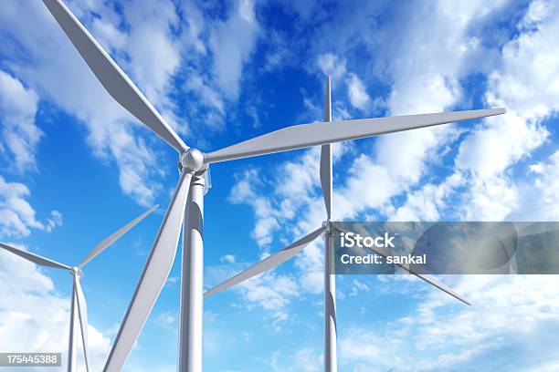 Turbinas Eólicas Ecológica Geração De Energia Energia Alternativa - Fotografias de stock e mais imagens de Primeiro plano