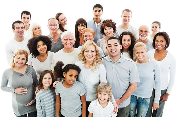 grande grupo de pessoas felizes a sorrir e abraçar. - multi ethnic group family child standing imagens e fotografias de stock