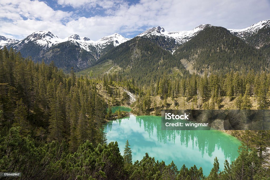 Sielanka mountain lake w allgäuer Alpy, Tyrol, austria - Zbiór zdjęć royalty-free (Austria)