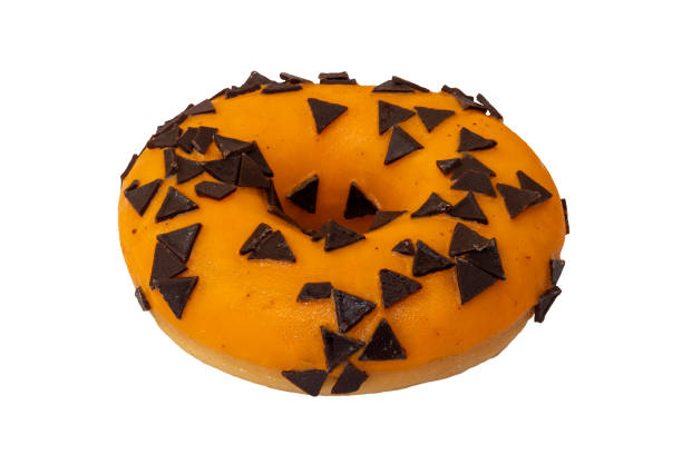 orangen-halloween-donut mit schoko-dreieck-topping - dieting cookie food number stock-fotos und bilder