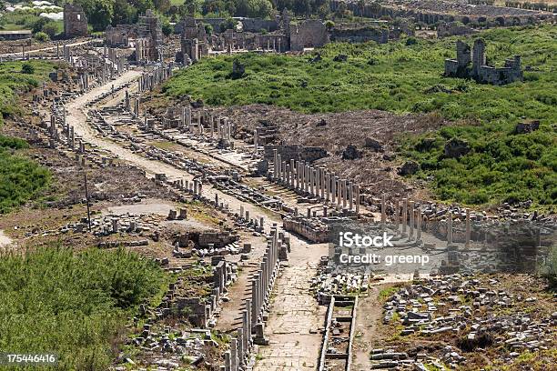 Foto de Perge Visão Geral Da Main Street e mais fotos de stock de Perge - Perge, Anatólia, Antiguidades