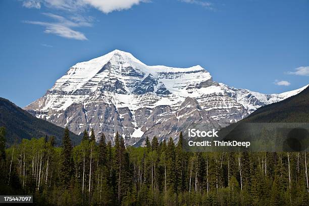 Góra Robson W Kanada - zdjęcia stockowe i więcej obrazów Alberta - Alberta, Góra, Chmura