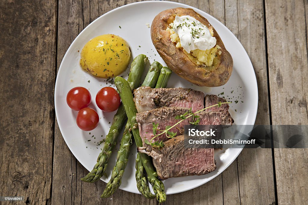 Porterhouse Steak le dîner - Photo de Pommes de terre au four libre de droits