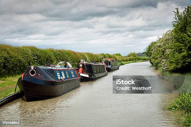 低いオクスフォード運河 - はしけのストックフォトや画像を多数ご用意 - はしけ, イングランド, ウォリックシャー