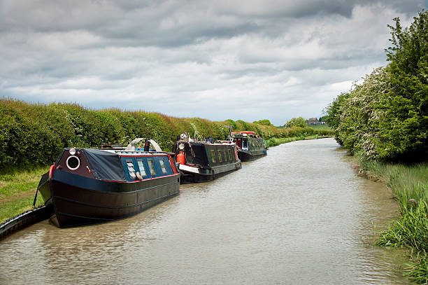 canal de oxford inferior - warwickshire narrow nautical vessel barge - fotografias e filmes do acervo