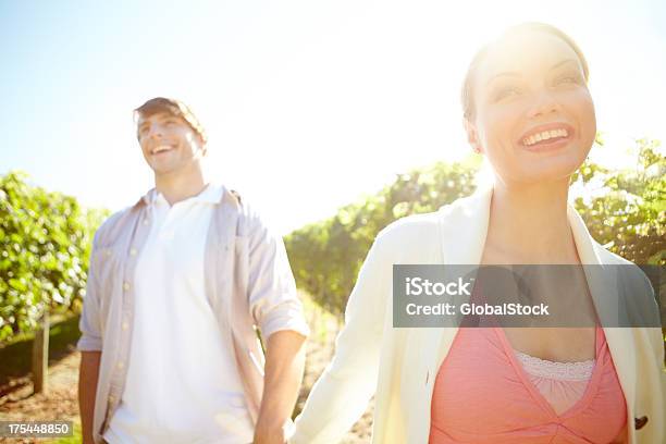 El Amor Está En El Aire Foto de stock y más banco de imágenes de Adulto - Adulto, Adulto joven, Agarrados de la mano