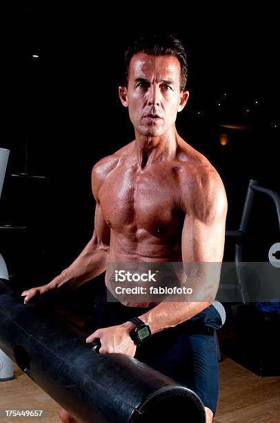 Fitness Stockfoto und mehr Bilder von Anaerobes Training - Anaerobes Training, Anstrengung, Brustmuskel