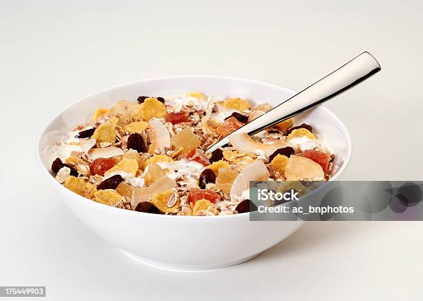 Cereais De Pequenoalmoço - Fotografias de stock e mais imagens de Alimentação Saudável - Alimentação Saudável, Bebida, Cereais de pequeno-almoço