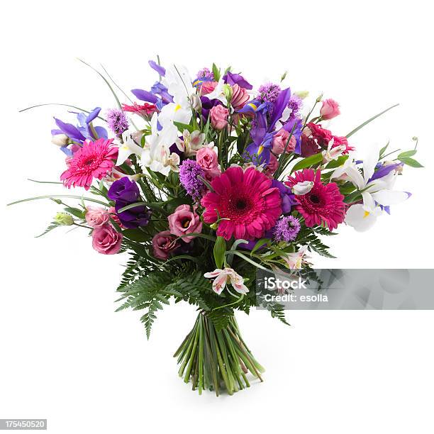 Photo libre de droit de Bouquet Violet Et Rose banque d'images et plus d'images libres de droit de Bouquet de fleurs - Bouquet de fleurs, Bouquet formel, Fond blanc