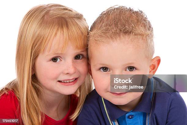 Niño Y Niña Linda Foto de stock y más banco de imágenes de Niño pre-escolar - Niño pre-escolar, 2-3 años, 4-5 años