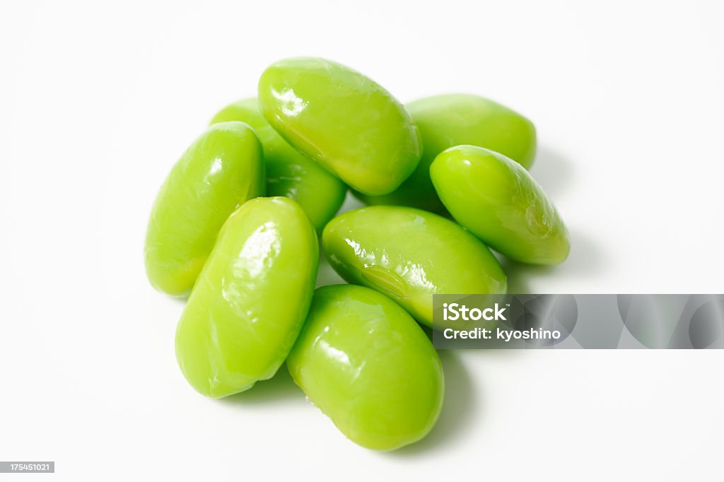 絶縁ショットのスタック式ボイル緑白背景で豆 - 大豆のロイヤリティフリーストックフォト