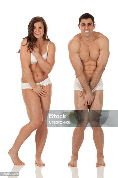 Peinlich Paar In Undergarments Stockfoto und mehr Bilder von Nackter Oberkörper - Nackter Oberkörper, Büstenhalter, Frauen