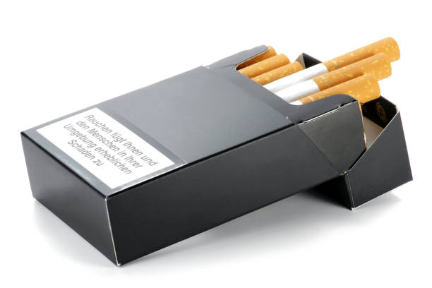 maço de cigarros - nicotine healthcare and medicine smoking issues lifestyles - fotografias e filmes do acervo
