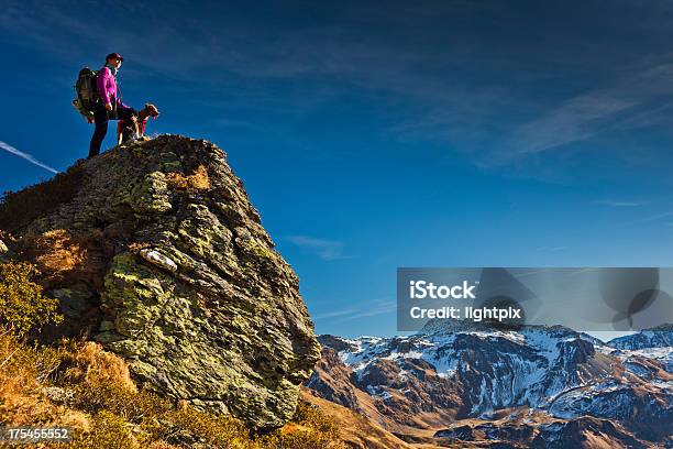Da Escursionismo - Fotografie stock e altre immagini di Adulto - Adulto, Alpi, Alpinismo