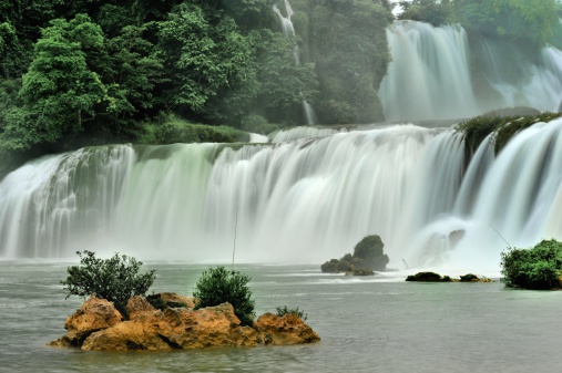 Tak Tin Waterfall situated in China and Vietnam border, is a national 4A 