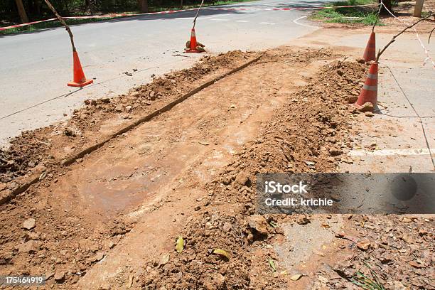 Riparazione Road - Fotografie stock e altre immagini di Ambientazione esterna - Ambientazione esterna, Arancione, Asfalto