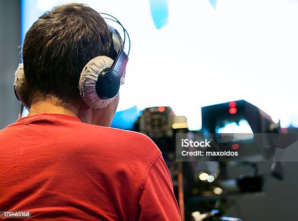 Cameraman Profesional Foto de stock y más banco de imágenes de Adulto - Adulto, Auriculares - Equipo de música, Cineasta