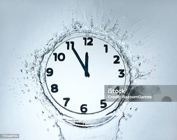 Reloj De Diseño Exclusivo Foto de stock y más banco de imágenes de Reloj - Reloj, Agua, Aguja de Reloj