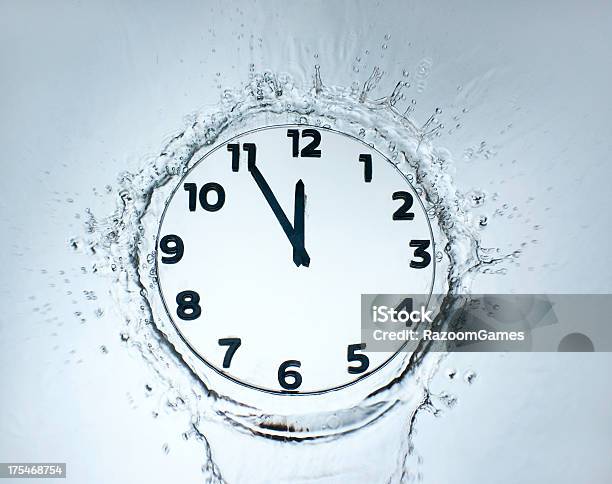 Photo libre de droit de Horloge De Designer banque d'images et plus d'images libres de droit de Horloge - Horloge, Eau, Aiguille de montre