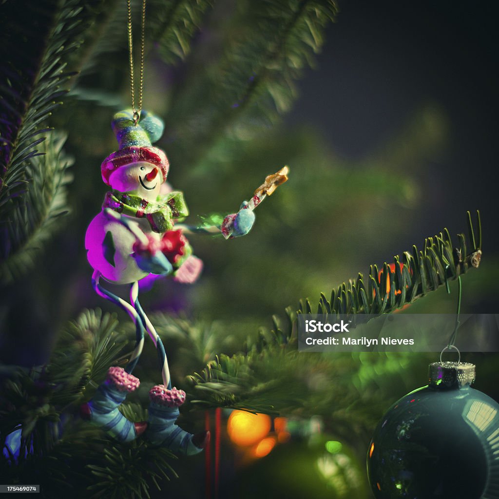 Schneemann ornament auf einem Baum - Lizenzfrei Baum Stock-Foto