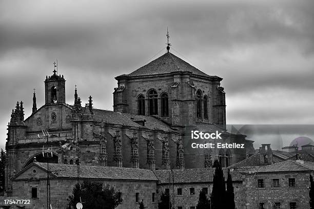 Convento De San Esteban - Fotografias de stock e mais imagens de Abadia - Abadia, Campanário - Torre, Catolicismo