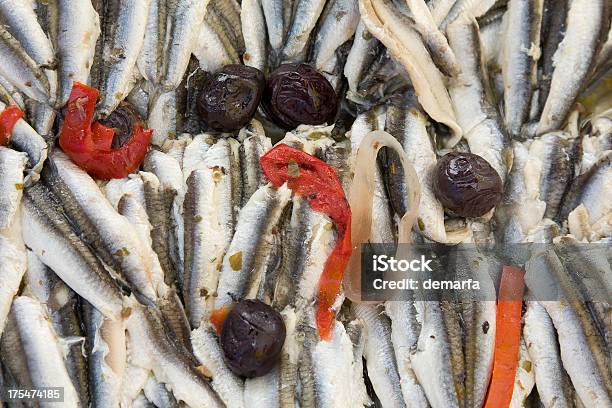 Sardinhas - Fotografias de stock e mais imagens de Azeitona - Azeitona, Azeitona Preta, Comida