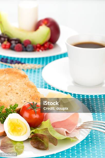 El Desayuno Foto de stock y más banco de imágenes de Alimento - Alimento, Alimentos cocinados, Bebida