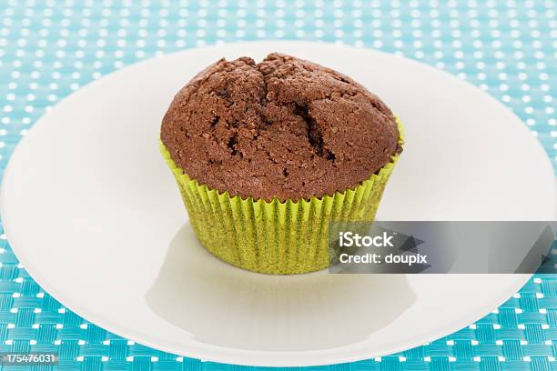 Photo libre de droit de Muffin Sur Plaque banque d'images et plus d'images libres de droit de Aliment - Aliment, Aliment en portion, Aliments et boissons