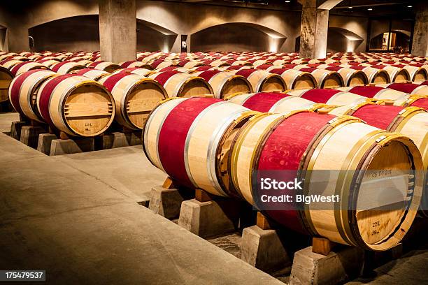 와인 캐이브 와인 통에 대한 스톡 사진 및 기타 이미지 - 와인 통, 와인 저장고, 캘리포니아