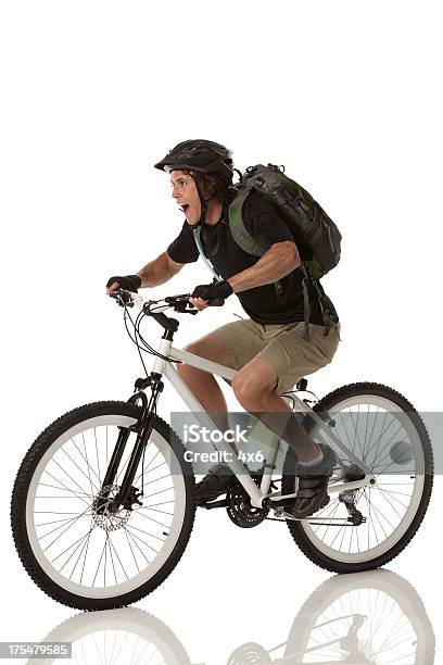 Montanha Mountain Biker - Fotografias de stock e mais imagens de 20-29 Anos - 20-29 Anos, Adulto, Andar de Bicicleta de Montanha