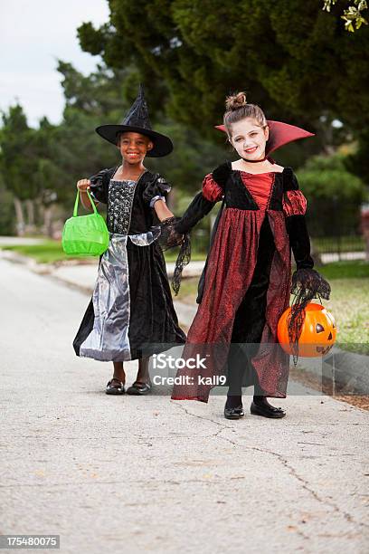 Crianças No Dia Das Bruxas Costumes - Fotografias de stock e mais imagens de 6-7 Anos - 6-7 Anos, Abóbora-Menina - Cucúrbita, Afro-americano