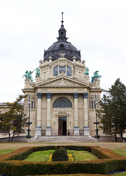 istock Szechenyi Thermal Bath, Budapest, Hungary 175481526