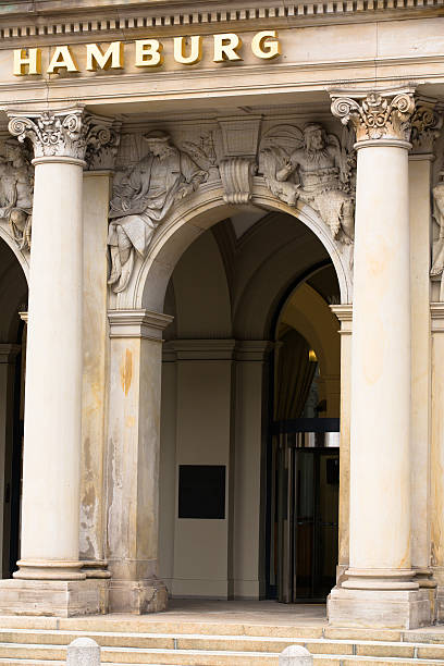 câmara de comércio de público no cityhall - stadtcentrum - fotografias e filmes do acervo