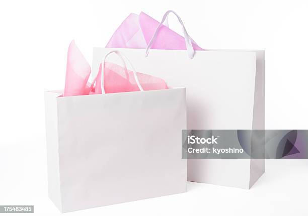 絶縁ショット 2 つの空白の白い背景の上のショッピングバッグ - 買い物袋のストックフォトや画像を多数ご用意 - 買い物袋, 小売り, バッグ