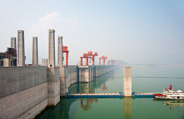 Three Gorges Dam on The Yangtze River Misty view on the Hydroelectric Dam that spans the Mighty Yangtze River in China. It is the world's largest power station in terms of installed capacity. three gorges photos stock pictures, royalty-free photos & images