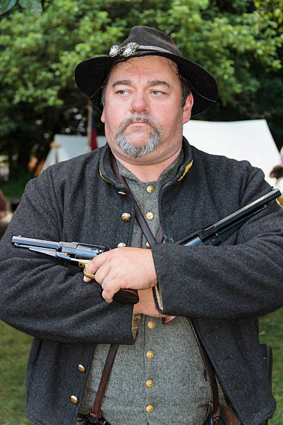 istock Confederate Soldier With Crossed Pistols 175484080