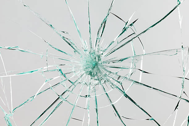 vidro partido - broken glass green shattered glass imagens e fotografias de stock