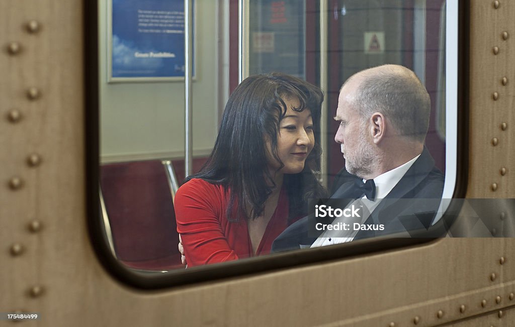 Paar auf einem Sub Fahrt - Lizenzfrei Asiatischer und Indischer Abstammung Stock-Foto