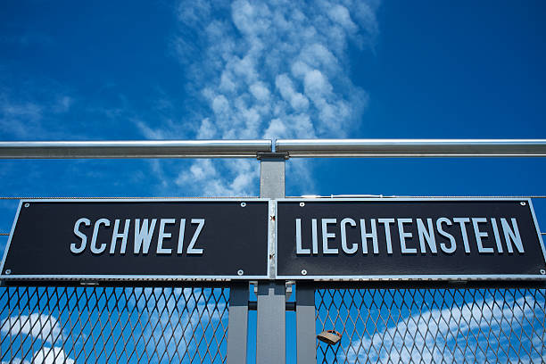スイス、リヒテンシュタインボーダー - liechtenstein ストックフォトと画像